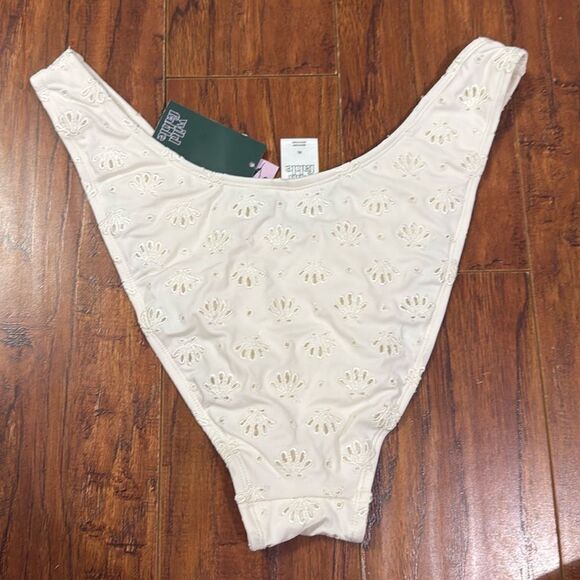 NWT Wild Fable XL (16) Eyelet V-Front Extra Cheeky High Leg Bikini Bottom - Picture 5 of 8